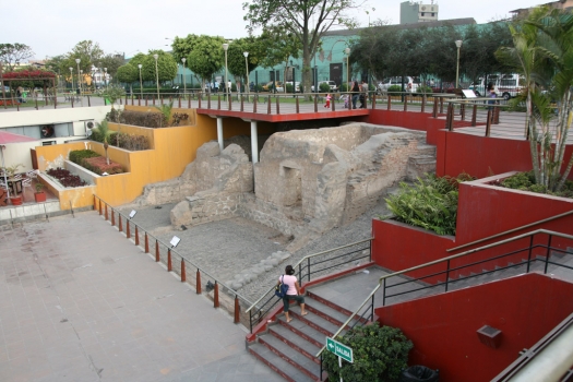 huaca_pucllana_exit.jpg